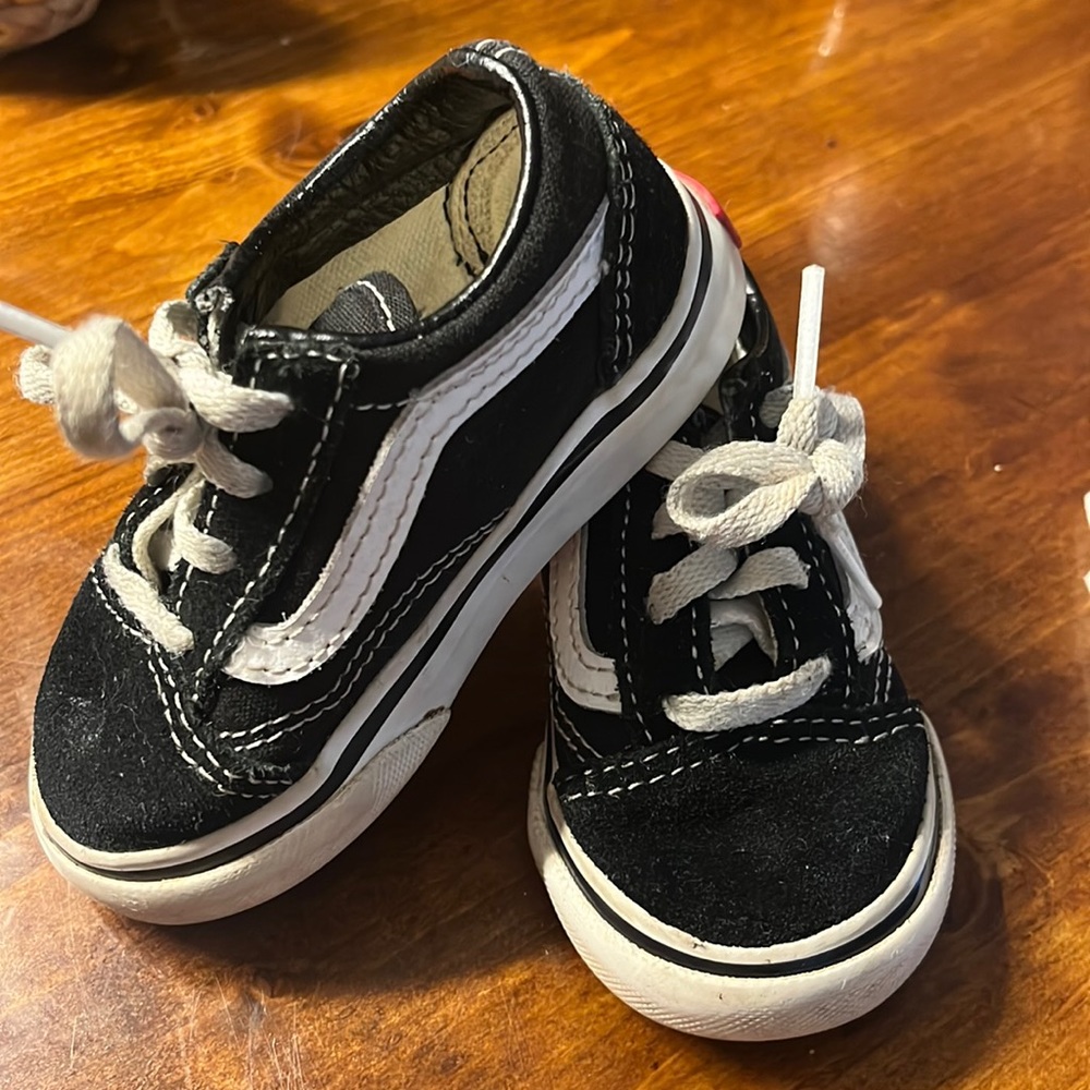 Toddler 5C black and white vans